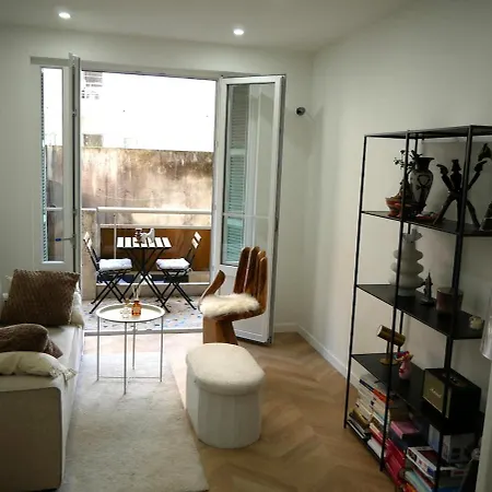 - Promenade & Apartman