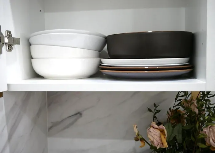 - Promenade & Apartman *